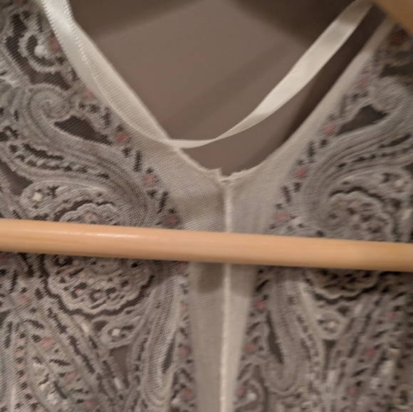 Pretty Persuasions OS Shawl - Picture 4 of 8